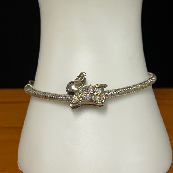 💕 3/$10 Bunny Rabbit Sliding Charm - Picture 2 of 5